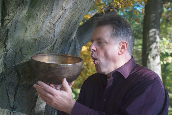 Stefan mit Klangschale